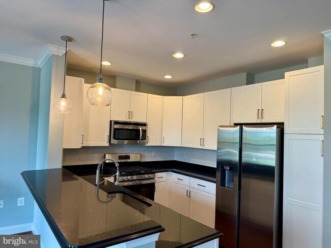 Foto del edificio - 7658 Maple Lawn Blvd