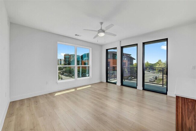 Building Photo - 1701 Simond Ave