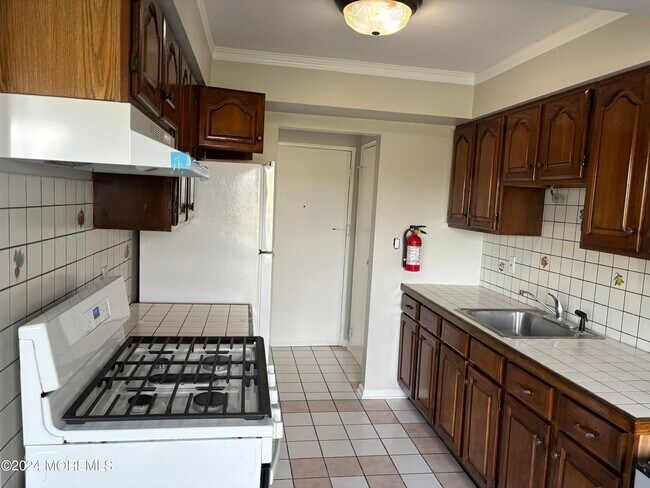Building Photo - 56 Stonehurst Blvd