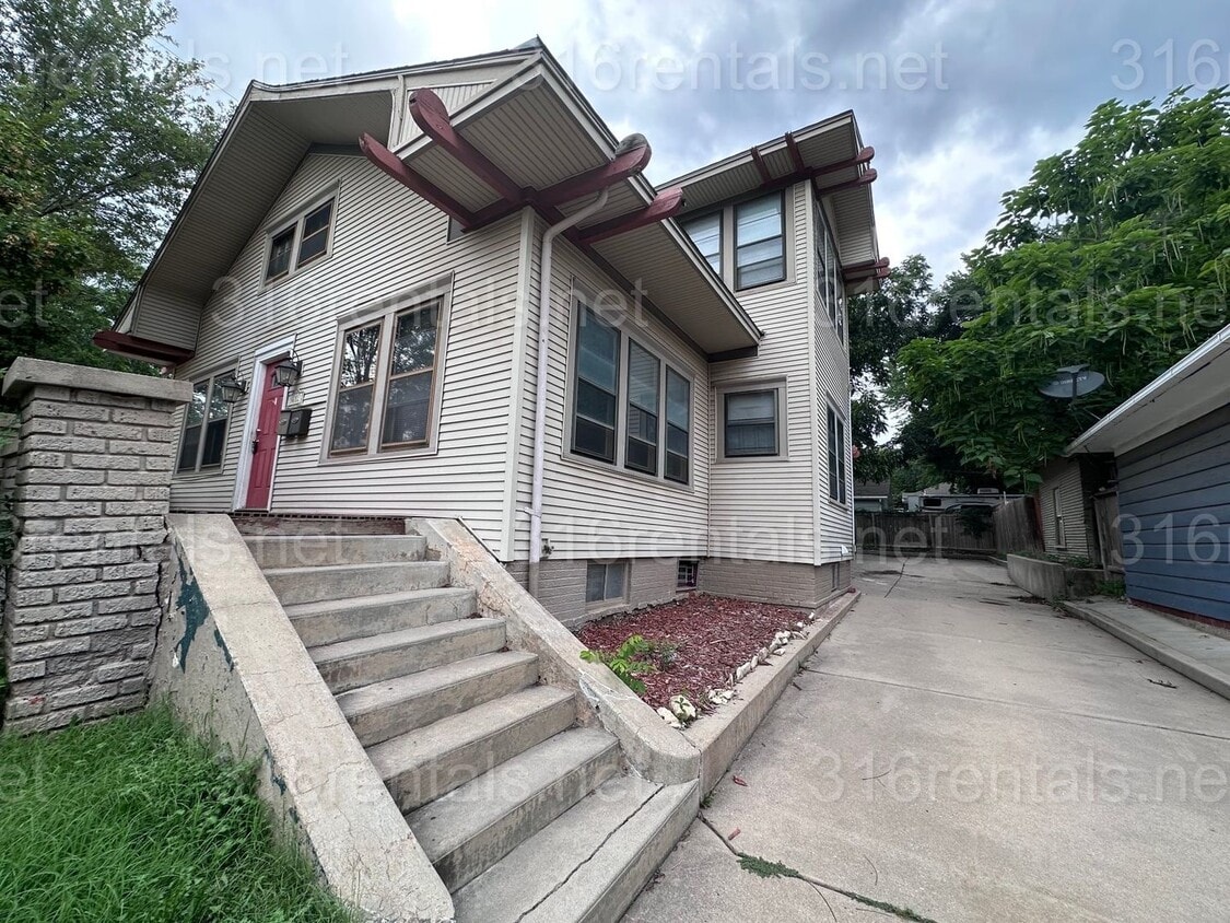 Foto principal - $825 - 3 bed 1 bath - Beautiful apartment ...