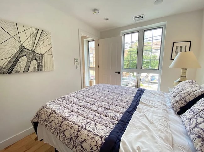 Building Photo - 21 N Henry St