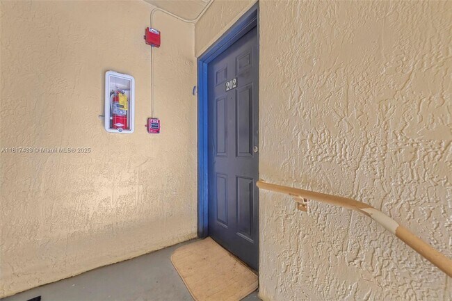 Foto del edificio - 8240 SW 149th Ct