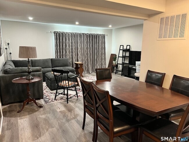 Foto del edificio - 47 Olcott Way