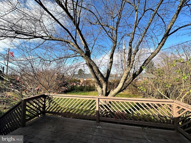 Foto del edificio - 915 Shawnee Dr