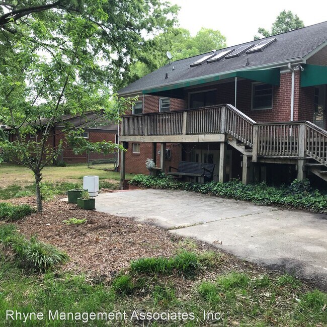 Building Photo - 3 br, 3 bath House - 319 E. Chatham Street