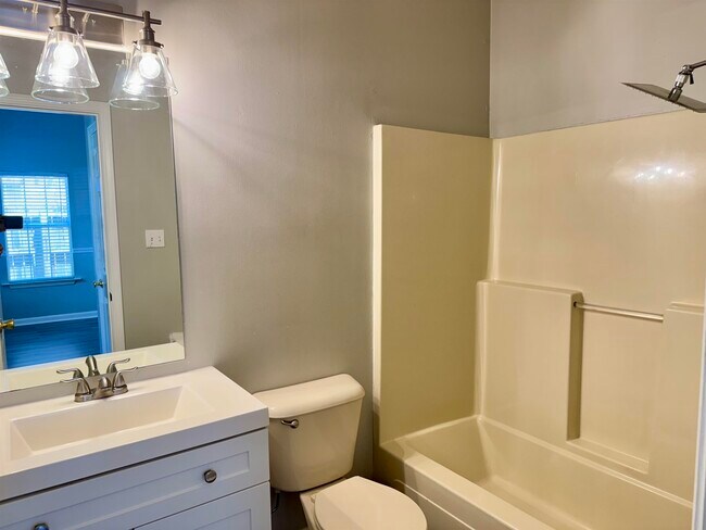 Foto del edificio - 1217 Brady Hollow Ln