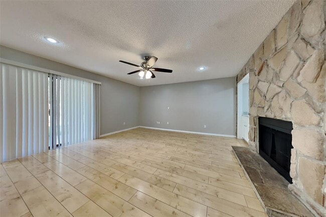 Foto del edificio - 542 Enchanted Hollow Dr