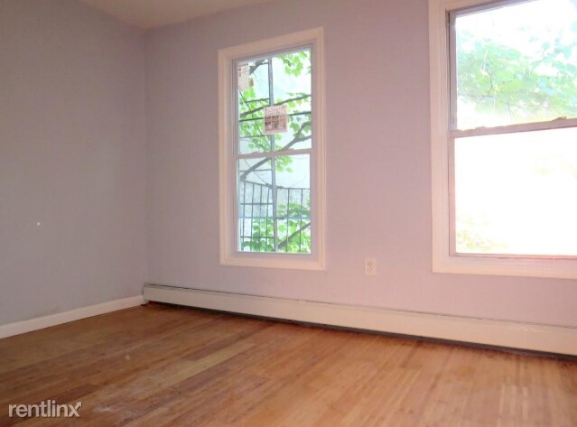 Building Photo - 389 Monroe St