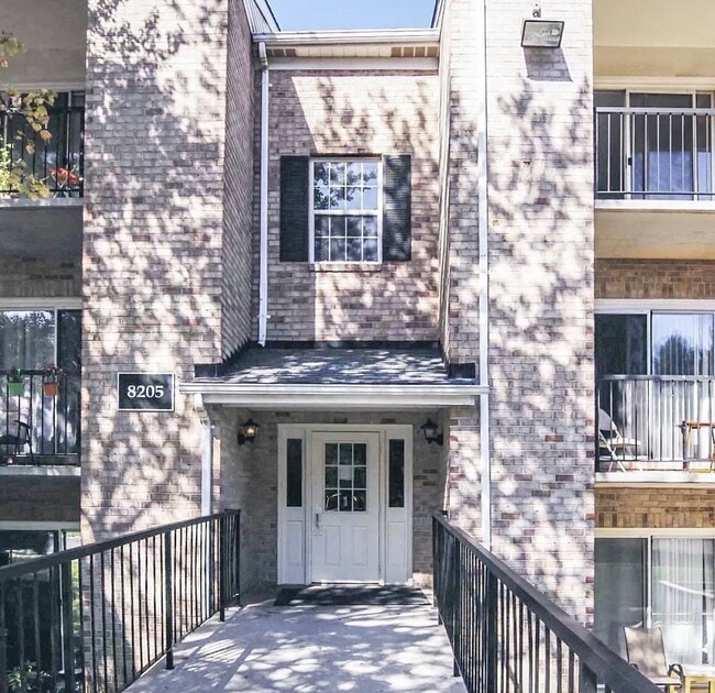 Photo - Clean & Fresh 2 + 2 close to METRO! House