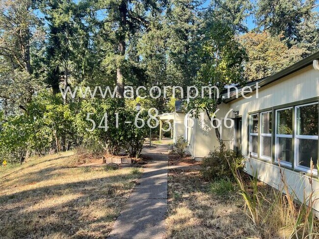 Building Photo - Gorgeous 3+BD/3BA Home with a view! Near H...