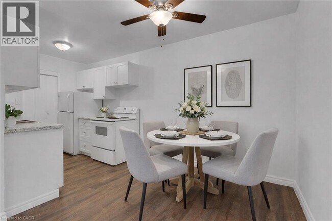 Photo du bâtiment - 223 Jackson St W