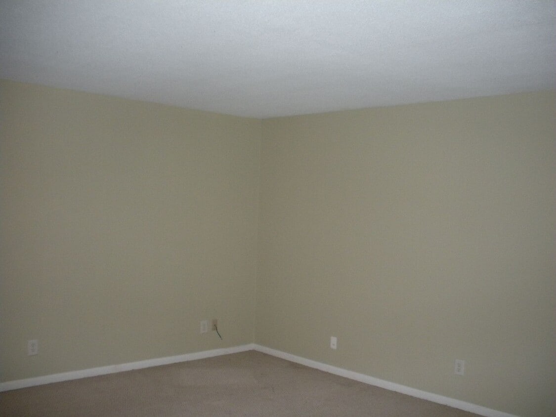 Primary Photo - 2 bedroom near University Place