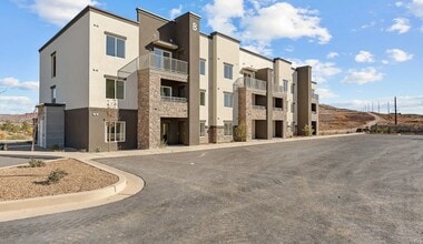 Building Photo - 302 S Divario Cyn Dr