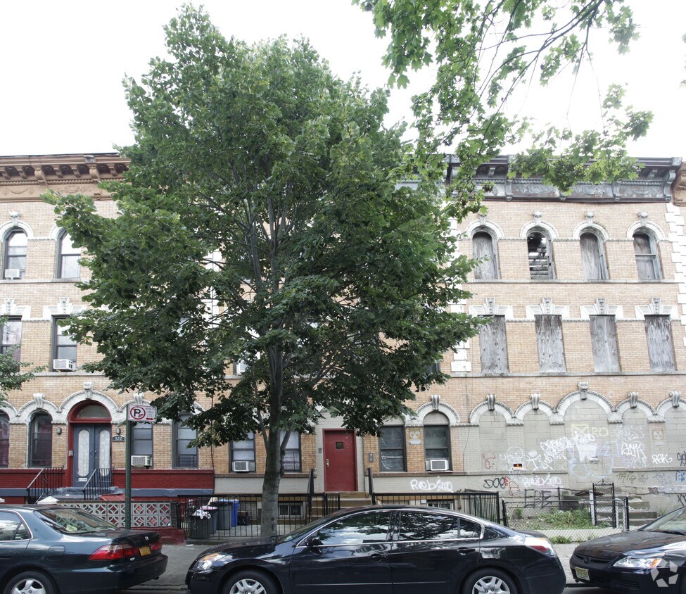 Building Photo - 320 Eldert St