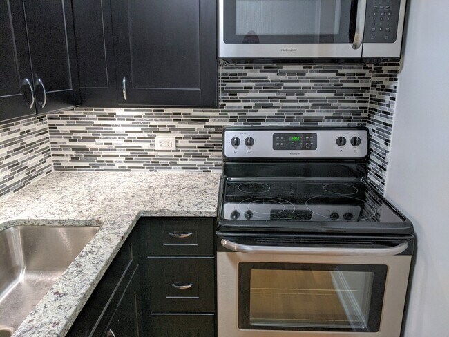 Stainless steel stove, tile backsplash - 1516 Hinman Ave