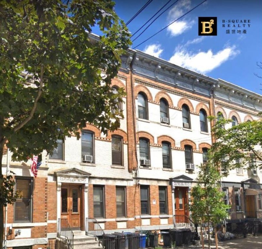  - 18-53 Madison St