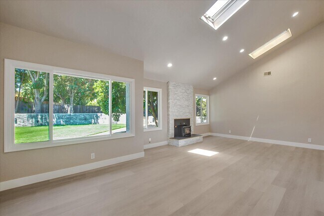 Foto del edificio - 322 Almond Ct