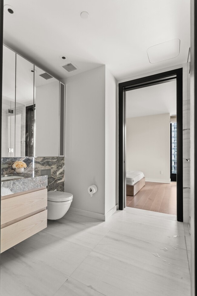 Building Photo - 125 Greenwich St