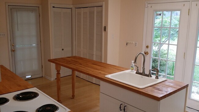 Foto del edificio - Available Mid August- 3bd, 2ba home with C...