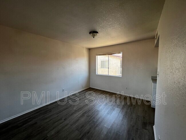 Building Photo - 1580 Sierra Vista Dr