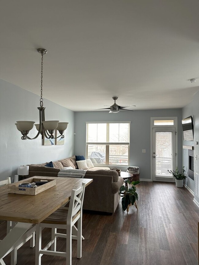 Foto del edificio - Beautiful Townhouse With Community Pool & ...
