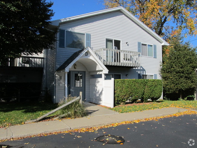 Building Photo - Lakewood Manor Apartments