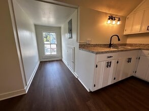 Building Photo - 210 E Ogeechee St