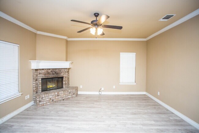 Foto del edificio - Charming 4 Bedroom, 2 Bath Two-Story Duplex