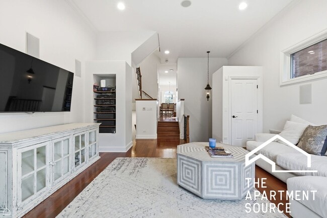 Foto del edificio - 952 N Racine Ave