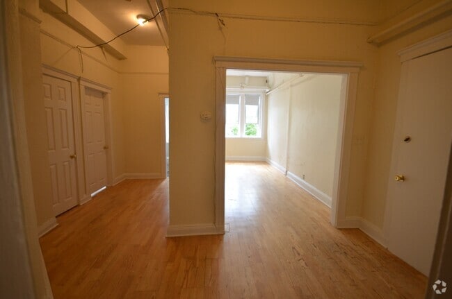 Building Photo - 1709 Commonwealth Ave