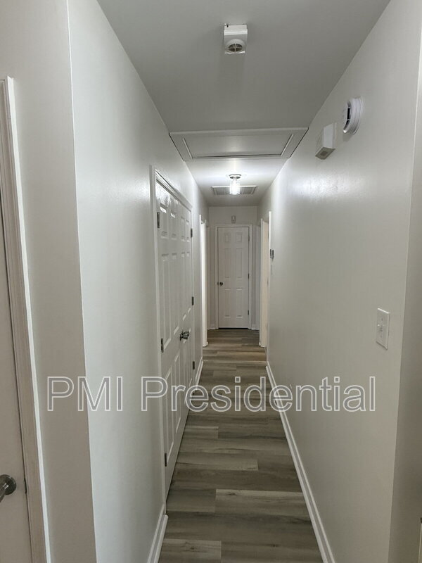 Building Photo - 3912 Sherwood Forest Terrace