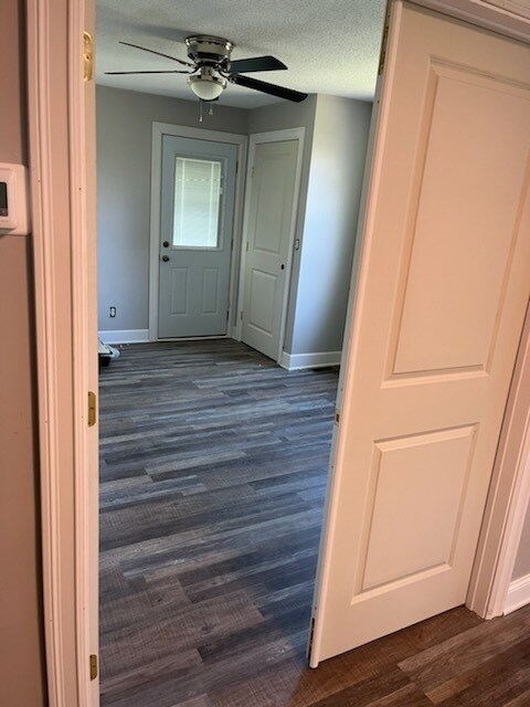 Foto del edificio - 6921 Milestrip Rd