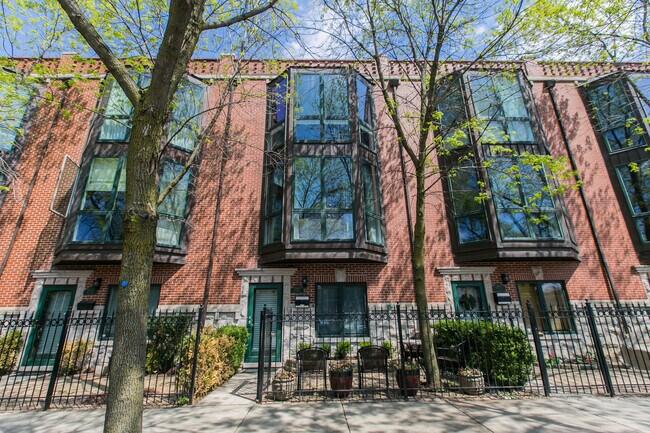 Foto del edificio - 2005 N Hoyne Ave