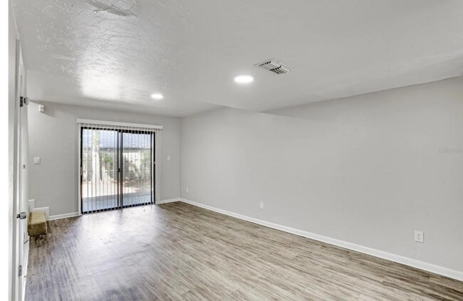 Foto del edificio - 915 SW 61st St