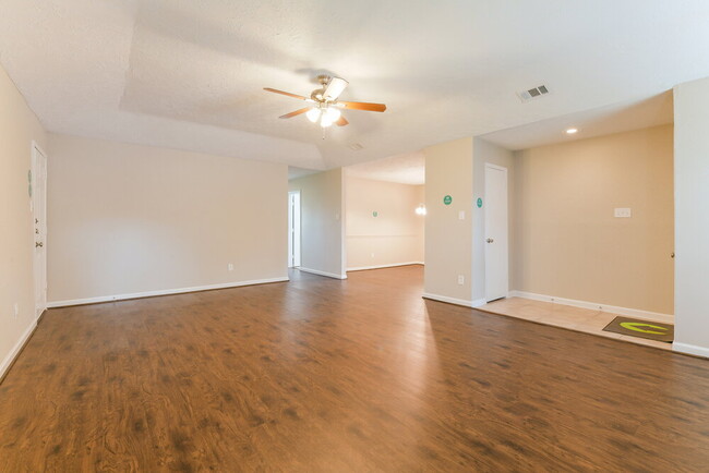 Foto del edificio - 15834 Baybriar Dr