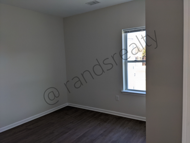 Building Photo - 4907 Hamilton Ave