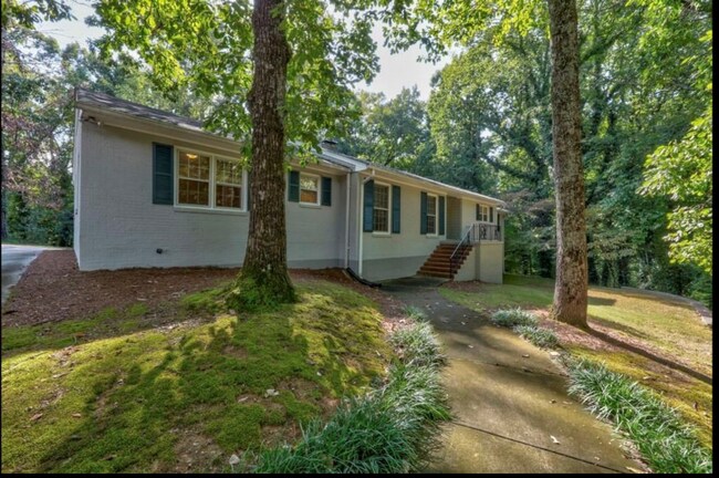 Foto del edificio - 121 Maryeanna Dr NE