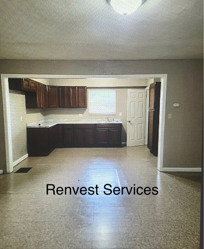 Building Photo - 1405 Benson Dr