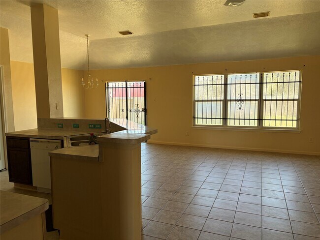 Foto del edificio - 15738 Boonridge Rd