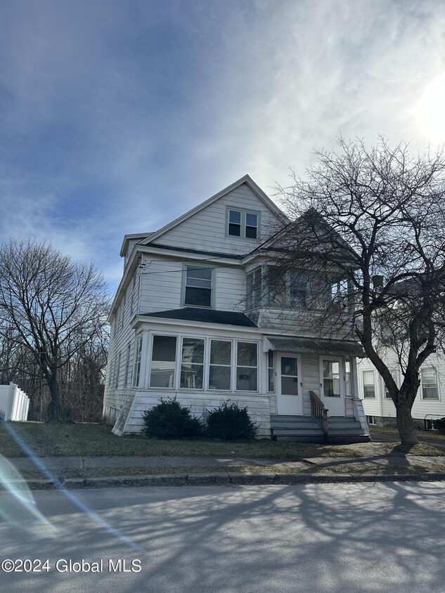 Foto principal - 58-60-60 Mathias Ave