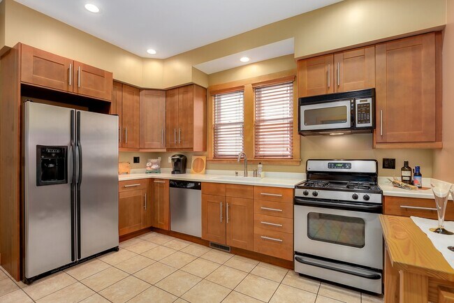 Building Photo - 209 Marengo Ave