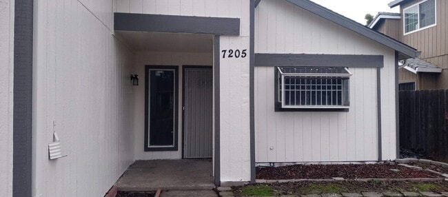 Foto del edificio - Affordable Home With Large Back Yard