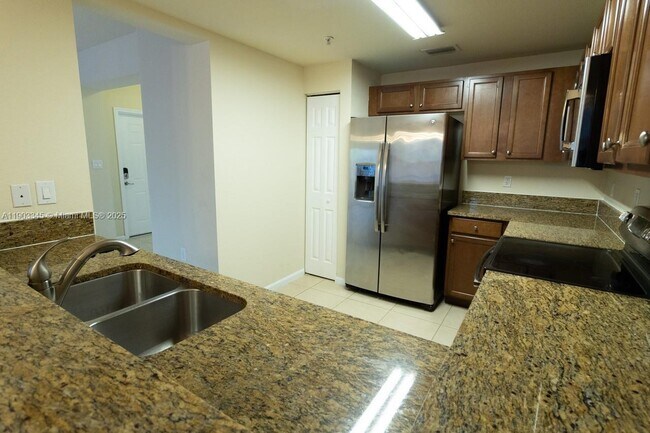 Foto del edificio - 8740 NW 97th Ave