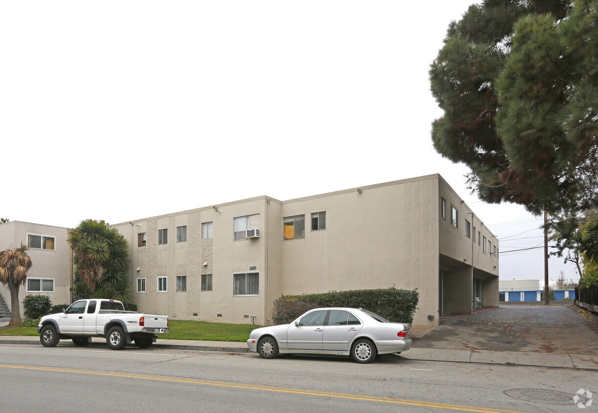 Primary Photo - 3499 Agate Dr