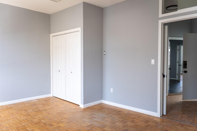 Building Photo - 543 West Side Ave
