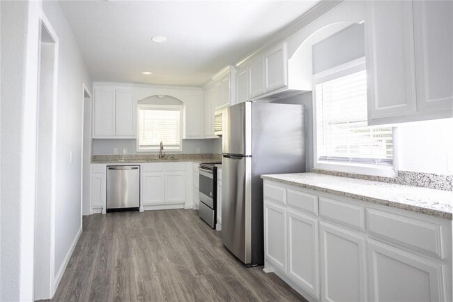 Building Photo - 1110 N Ross Ave