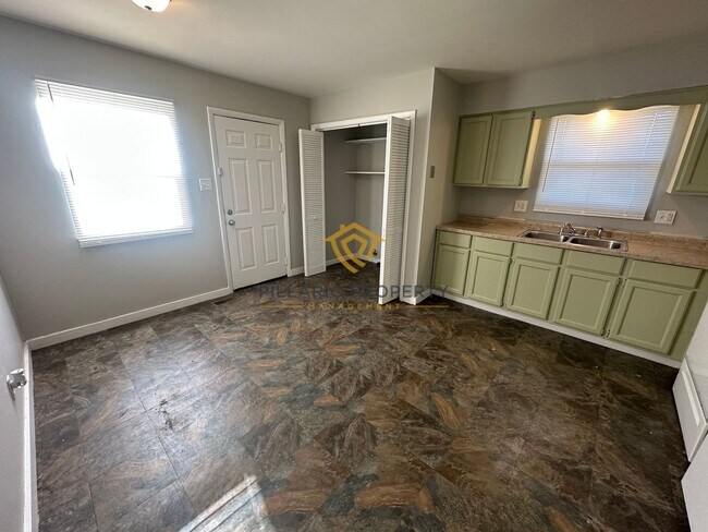 Foto del edificio - Newly Renovated 3-Bedroom Home on Lasalle ...