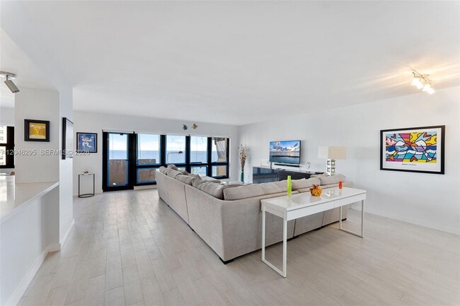 Foto del edificio - 5100 N Ocean Blvd