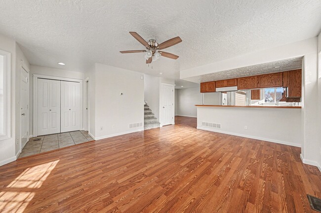 Foto del edificio - 4316 Paintbrush Dr