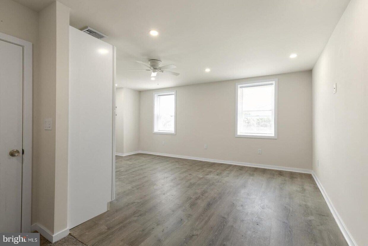 Primary Photo - 1300 Bigler St